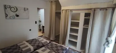 Ein Bett oder Betten in einem Zimmer der Unterkunft Vieja Casita de huespedes con Escaleras