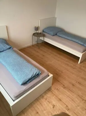 Ein Bett oder Betten in einem Zimmer der Unterkunft 3 Zimmer Küche Bad - Monteurwohnung in ruhiger Lage