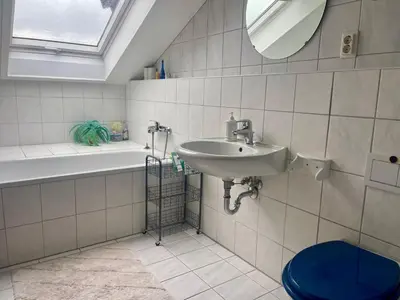 Ein Badezimmer in der Unterkunft Goldstadt City Loft 3-Zimmer Balkon & Garage Zentrum Pforzheim