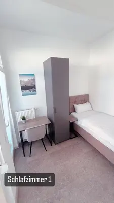 Ein Bett oder Betten in einem Zimmer der Unterkunft Nisay Home - City House - Central Location - 5 Rooms