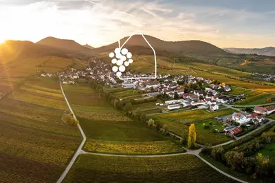 Ein allgemeiner Bergblick oder ein Berglick von des Ferienhauses aus