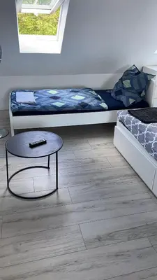 Ein Bett oder Betten in einem Zimmer der Unterkunft Angenehme Rooftop Suite in Unterheinriet