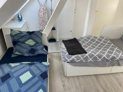 Ein Bett oder Betten in einem Zimmer der Unterkunft Angenehme Rooftop Suite in Unterheinriet