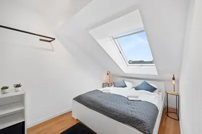 Ein Bett oder Betten in einem Zimmer der Unterkunft BackHome - BUSINESS&FAMILY - Parken, 3-Zimmer, SmartTV, Balkon, Waschmaschine, ruhige Stadtrand-Lage, Netflix, 60qm, 24h Checkin