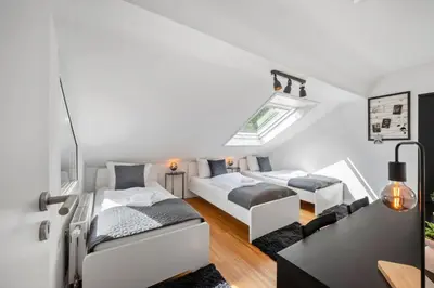 Ein Bett oder Betten in einem Zimmer der Unterkunft BackHome - BUSINESS&FAMILY - Parken, 3-Zimmer, SmartTV, Balkon, Waschmaschine, ruhige Stadtrand-Lage, Netflix, 60qm, 24h Checkin