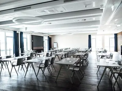 Ein Restaurant oder anderes Speiselokal in der Unterkunft MEET EAT SLEEP das Konferenzzentrum in Karlsruhe