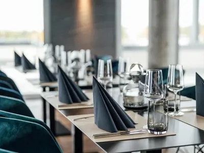 Ein Restaurant oder anderes Speiselokal in der Unterkunft MEET EAT SLEEP das Konferenzzentrum in Karlsruhe