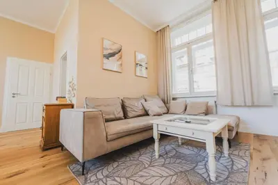 Ein Sitzbereich in der Unterkunft Moderne Altbauwohnung
