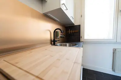 Küche/Küchenzeile in der Unterkunft Moderne Altbauwohnung