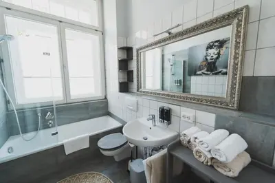 Ein Badezimmer in der Unterkunft Moderne Altbauwohnung