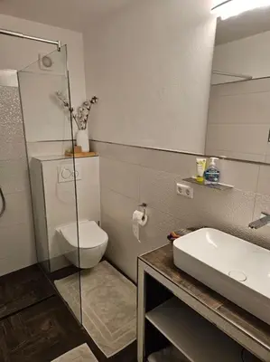 Ein Badezimmer in der Unterkunft Ferienwohnung Firmenwohnung Nähe Maulbronn Badesee