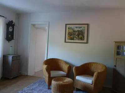 Ein Sitzbereich in der Unterkunft Holiday apartment Bambi in the house at the linden