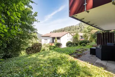 Ein Garten an der Unterkunft 1-Zimmerapartment Am Hochwald