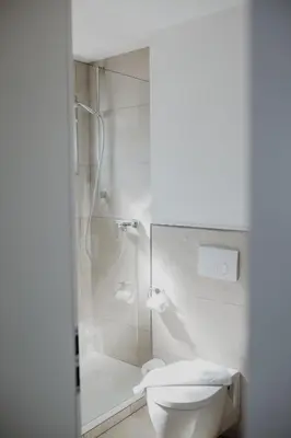 Ein Badezimmer in der Unterkunft Hotel Dreieich