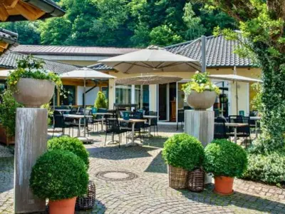 Ein Garten an der Unterkunft Haus Maximilian by Hotel Lamm