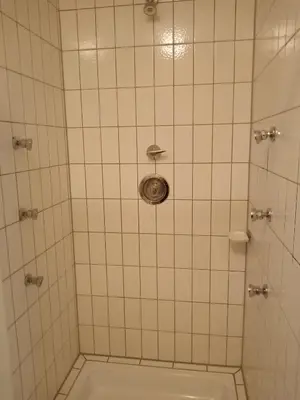 Ein Badezimmer in der Unterkunft Geräumiges Apartment in ruhiger Lage