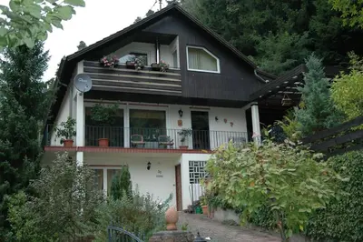 Das Gebäude in dem sich die Ferienwohnung befindet