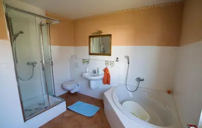 Ein Badezimmer in der Unterkunft Schönes Eckzimmer