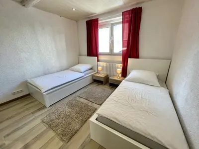 Ein Bett oder Betten in einem Zimmer der Unterkunft 90qm Ferienhaus Lorsch