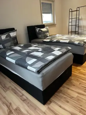 Ein Bett oder Betten in einem Zimmer der Unterkunft KRAICHGAU # 3-ZKB mit Balkon und Klimaanlage, Monteurzimmer