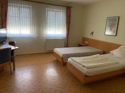 Ein Bett oder Betten in einem Zimmer der Unterkunft Pension Zum Bahnhof