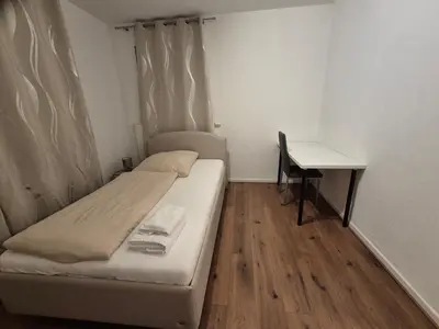 Ein Bett oder Betten in einem Zimmer der Unterkunft Gemütliche Ferienwohnung direkt an der Uniklinik Mainz