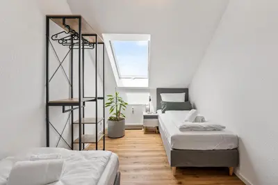 Ein Bett oder Betten in einem Zimmer der Unterkunft Ferienwohnung Bad Friedrichshall 5BR 10 beds, TV & kitchen