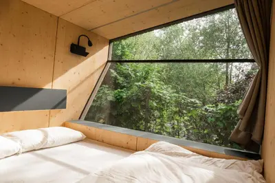 Ein Bett oder Betten in einem Zimmer der Unterkunft Sleep Space 1 - Green Tiny Spot Südpfalz