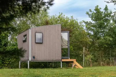Ein Garten an der Unterkunft Sleep Space 1 - Green Tiny Spot Südpfalz