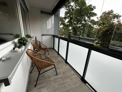 Ein Balkon oder eine Terrasse in der Unterkunft KA-City, 3 Zi, 75qm, Parken, Balkon, WLAN, Netflix ruhige Lage