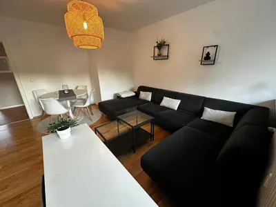 Ein Sitzbereich in der Unterkunft KA-City, 3 Zi, 75qm, Parken, Balkon, WLAN, Netflix ruhige Lage