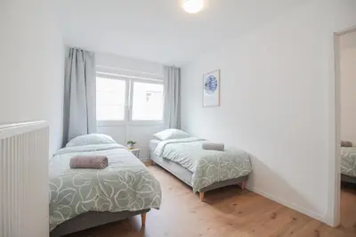 Ein Bett oder Betten in einem Zimmer der Unterkunft nJoy! Central & Pleasant Pforzheim - Balkon