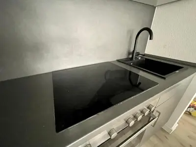 Küche/Küchenzeile in der Unterkunft Goldstadt Schlössle Suite 2-Zimmer Design Apartament Zentrum Pforzheim