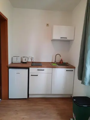 Küche/Küchenzeile in der Unterkunft Monteurwohnung - Handwerkerwohnung Jesse Bad König