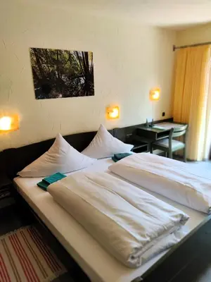 Ein Bett oder Betten in einem Zimmer der Unterkunft Grünvogels Landgasthof zum Grünen Baum