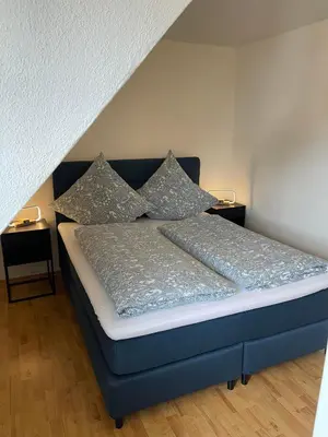 Ein Bett oder Betten in einem Zimmer der Unterkunft Ferienwohnung am Kelterplatz