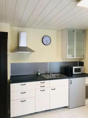 Küche/Küchenzeile in der Unterkunft Schönes Studio mit Küche, frisch renoviert