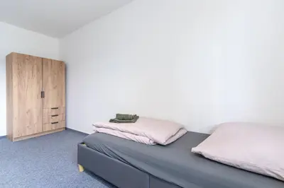 Ein Bett oder Betten in einem Zimmer der Unterkunft Monteurapartment I 8 Betten I Küche I Waschmaschine I Balkon