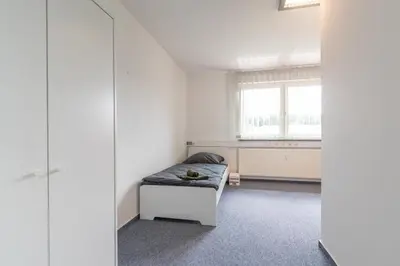 Ein Bett oder Betten in einem Zimmer der Unterkunft Monteurapartment I 8 Betten I Küche I Waschmaschine I Balkon