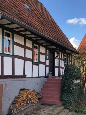 Das Gebäude in dem sich der Bauernhof befindet