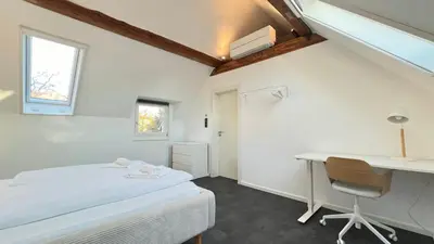 Ein Bett oder Betten in einem Zimmer der Unterkunft LudwigsHome - Zentrale Lage, Luxusbad, Workspace, Klima