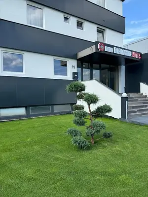 Ein Garten an der Unterkunft DiDo Diamond Hotel