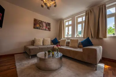 Ein Sitzbereich in der Unterkunft SCHLOSSBERG RESIDENCES - Markplatz City-Apartment