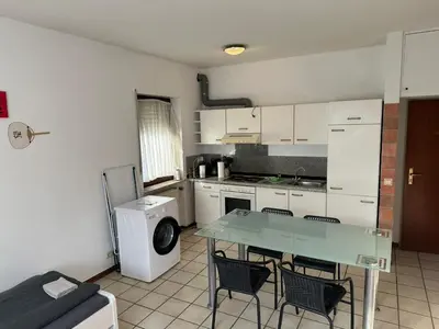 Grundriss der Unterkunft Arbeiterapartment mit 2 Betten, Küche, Bad