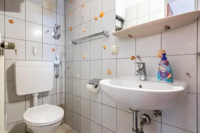 Grundriss der Unterkunft Arbeiterapartment mit 2 Betten, Küche, Bad