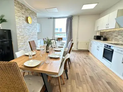 Küche/Küchenzeile in der Unterkunft Design Penthouse - 4SZ - 2Bäder - Whirlpool - 2 Parkplätze - Dachterrasse