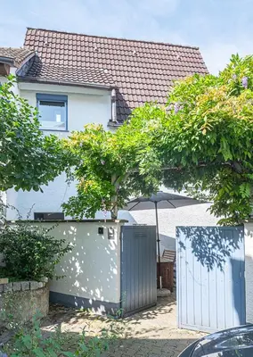 Das Gebäude in dem sich die Ferienwohnung befindet