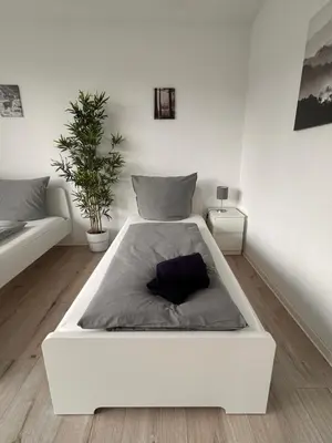 Ein Bett oder Betten in einem Zimmer der Unterkunft bookandstay24 com Dietzenbach 2 Zimmerwohnung mit Balkon, Küche und Parkplatz