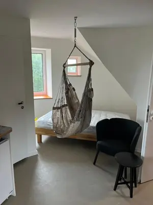 Ein Sitzbereich in der Unterkunft FlaKturm Wertheim