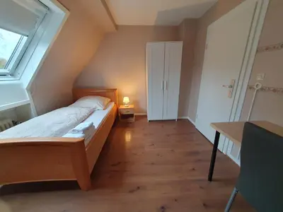 Ein Bett oder Betten in einem Zimmer der Unterkunft Privates Einzelzimmer direkt an der Uniklinik Mainz